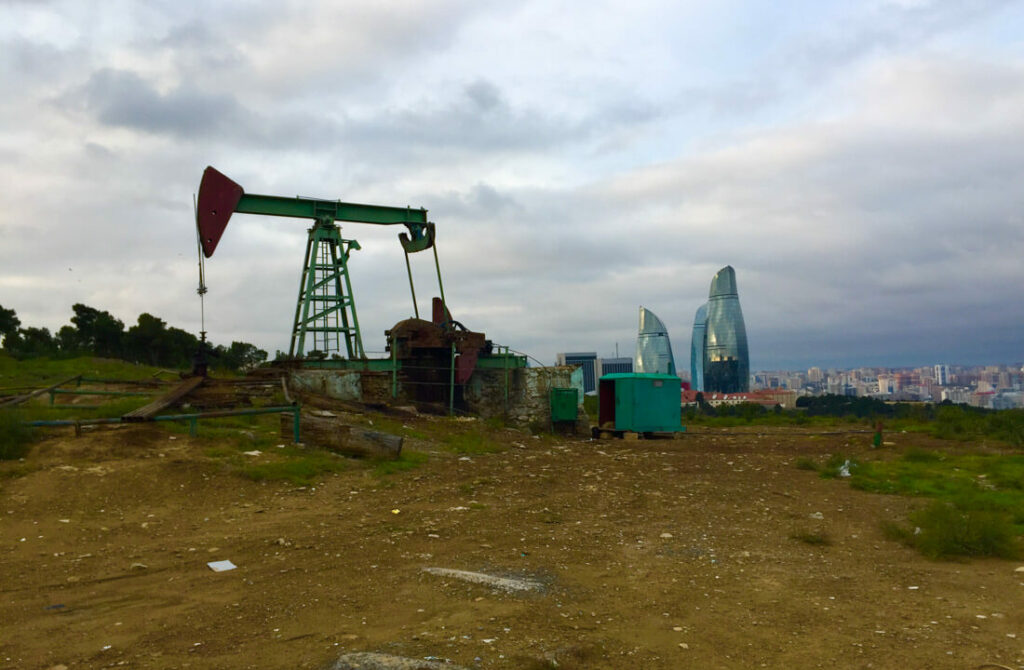 Baku petrol extractors