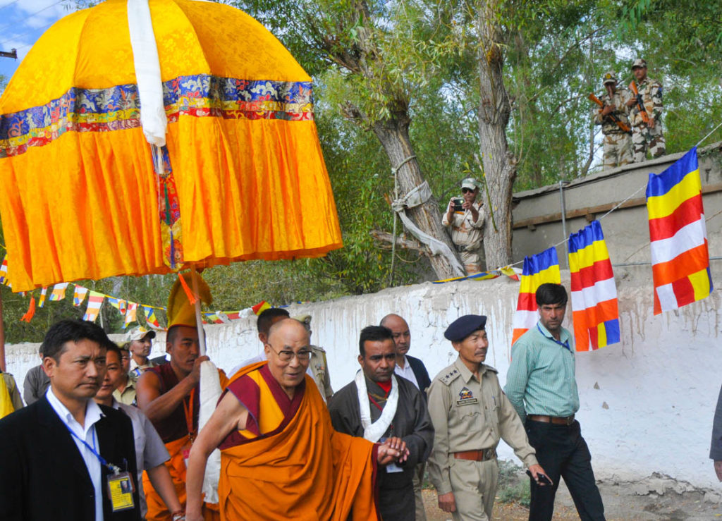 Dalaia Lama atendiendo a una conferencia de 4h en Ladakh