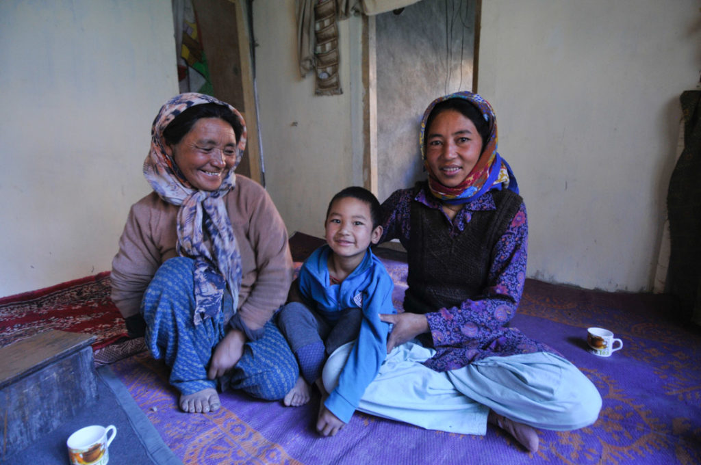 Quedarte en casa de aldeanos en el valle de Markha es una de las mejores formas de vivir la cultura tibetana