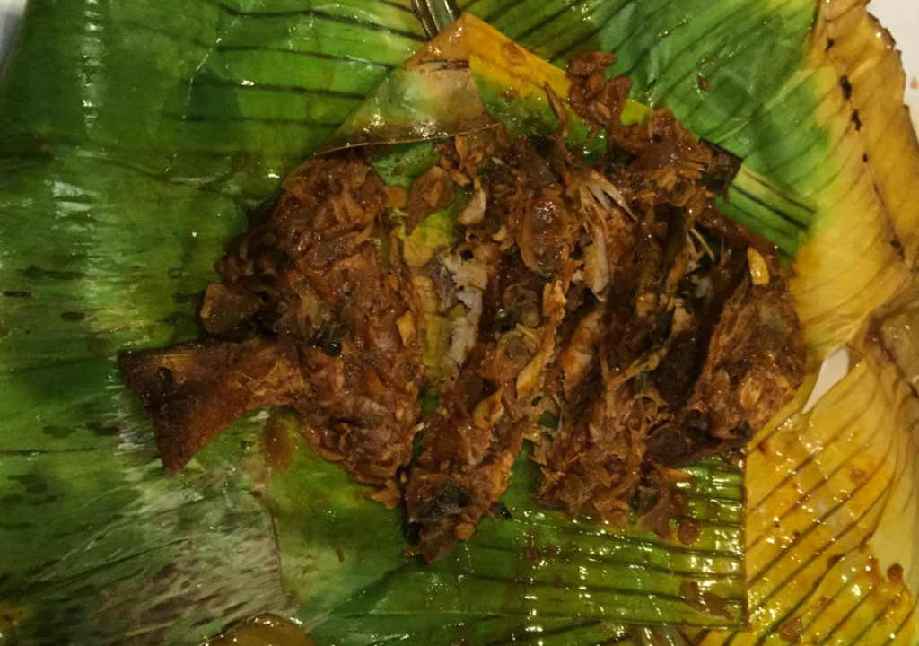 Fish cooked inside banana leaves and covered with 1001 spices