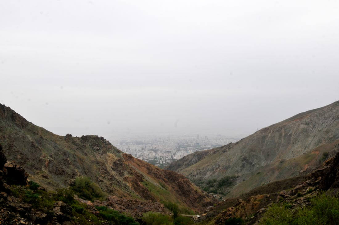 La polución en Teherán vista desde desde el monte Tochal, Darband