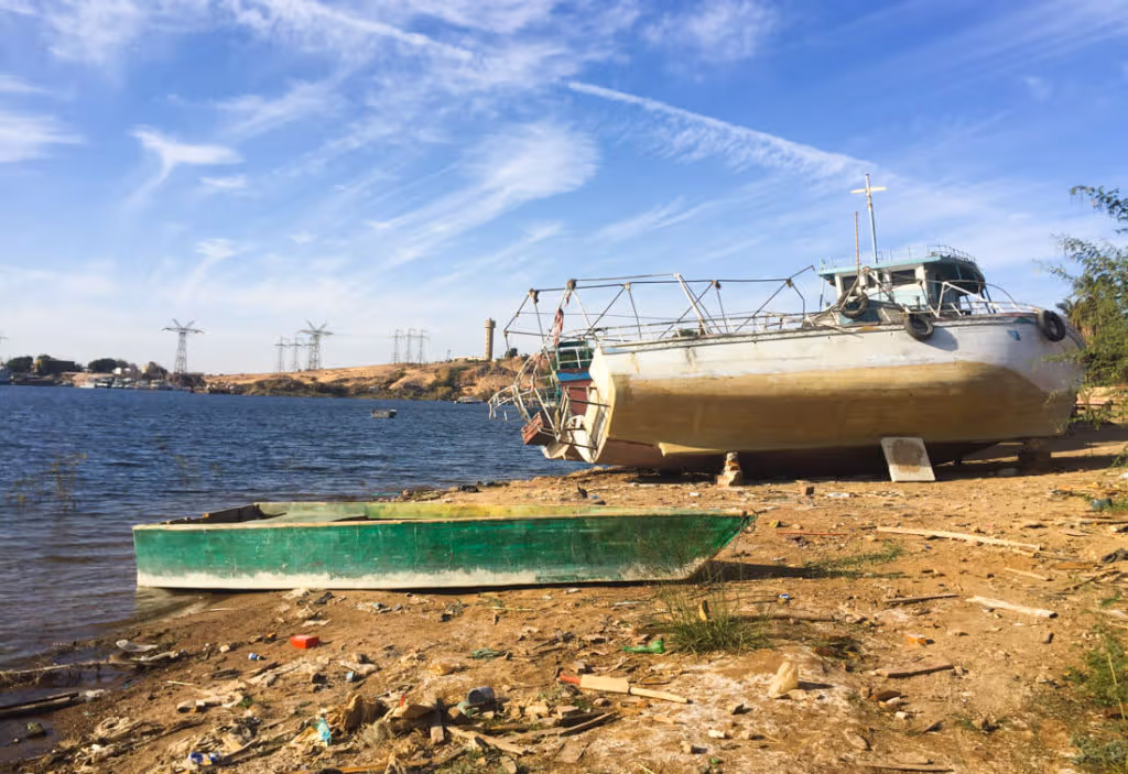 The semi-abandoned harbor from where you take a boat