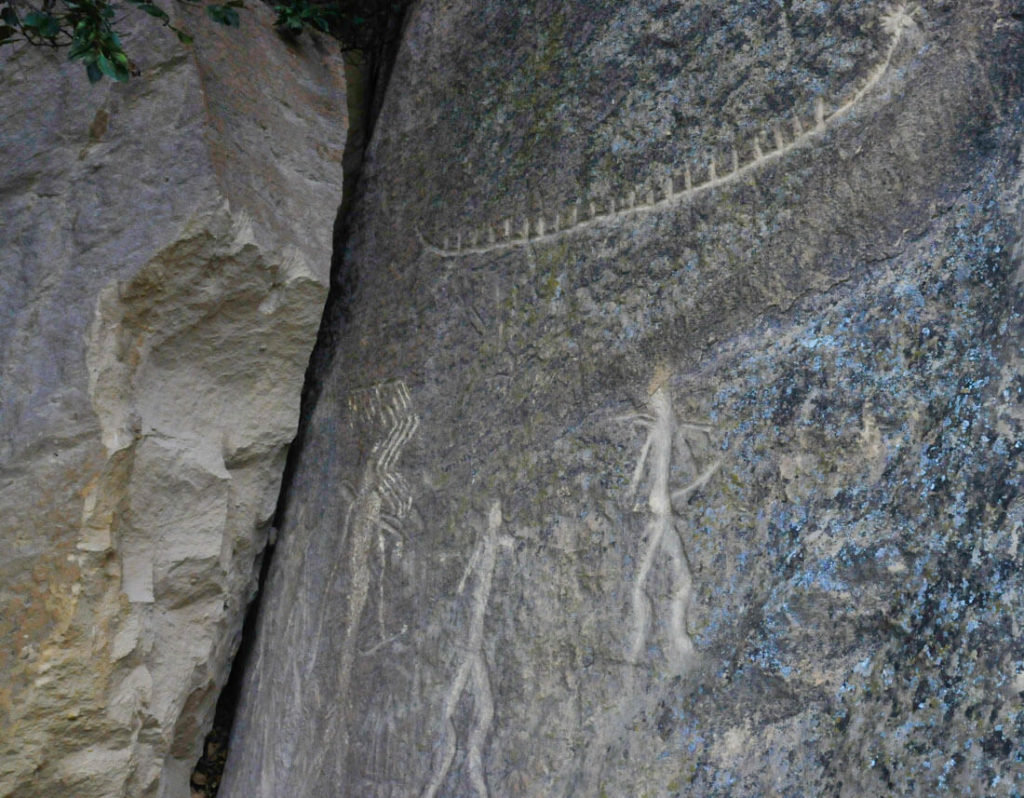 El petroglifo de un barco que, según diversos arqueólogos, representa la muerte, Qobustán