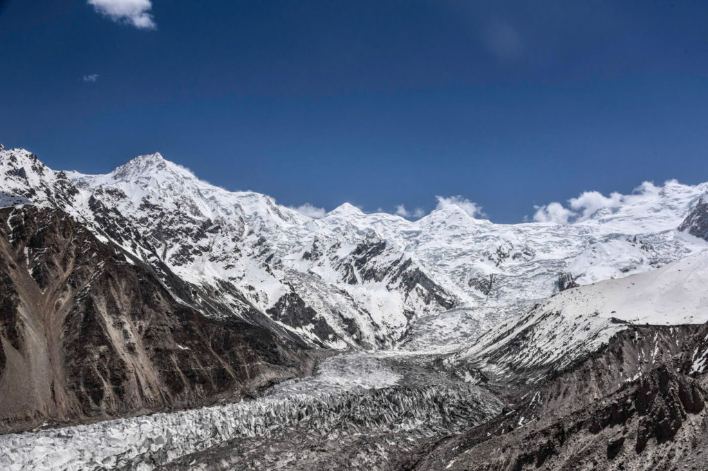 El glaciar llamado Raikot y Nanga Parbat