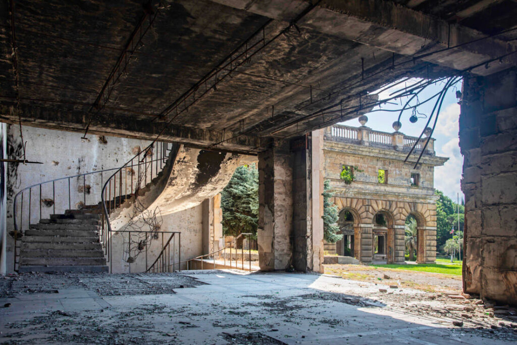 Cómo viajar a la República de Abjasia (Consejos + Itinerario) Against