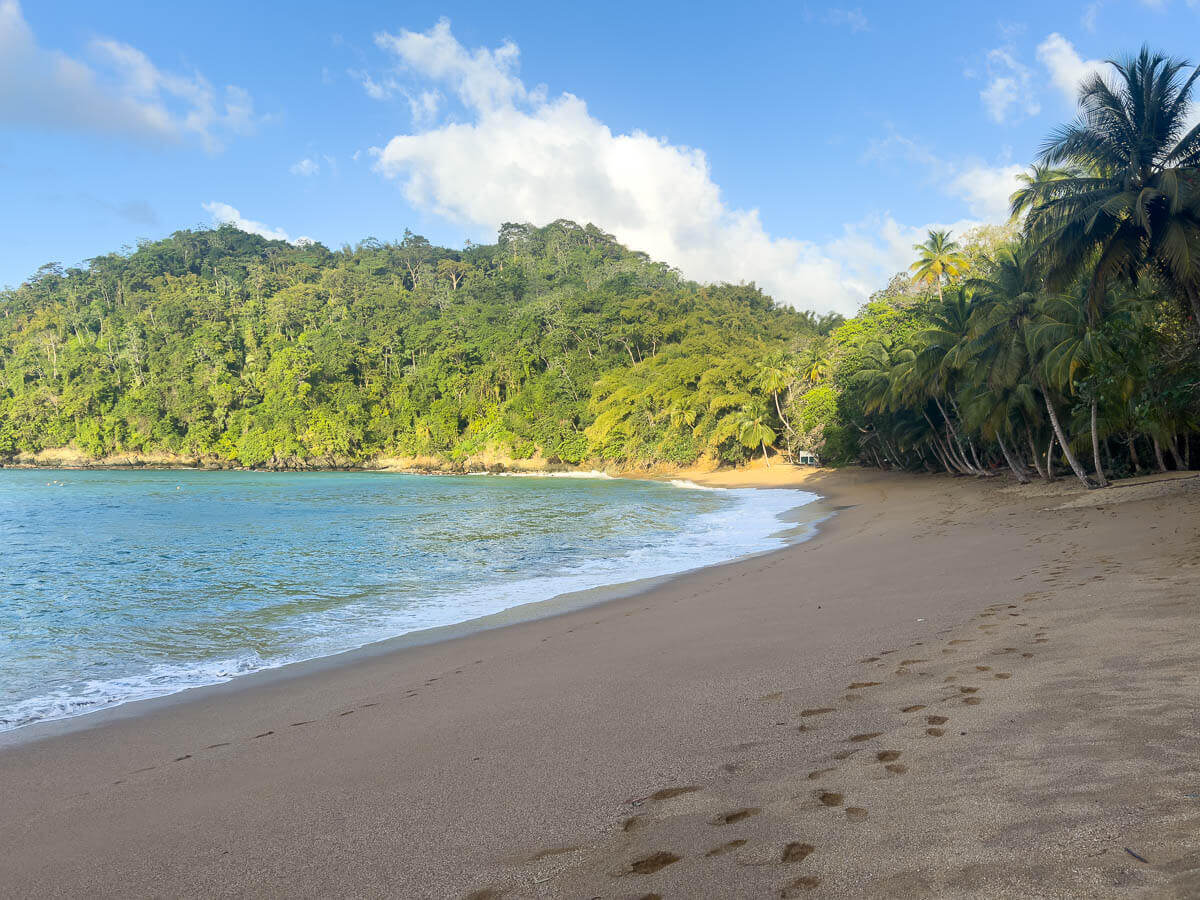 Una playa vacía y soñadora en Tobago
