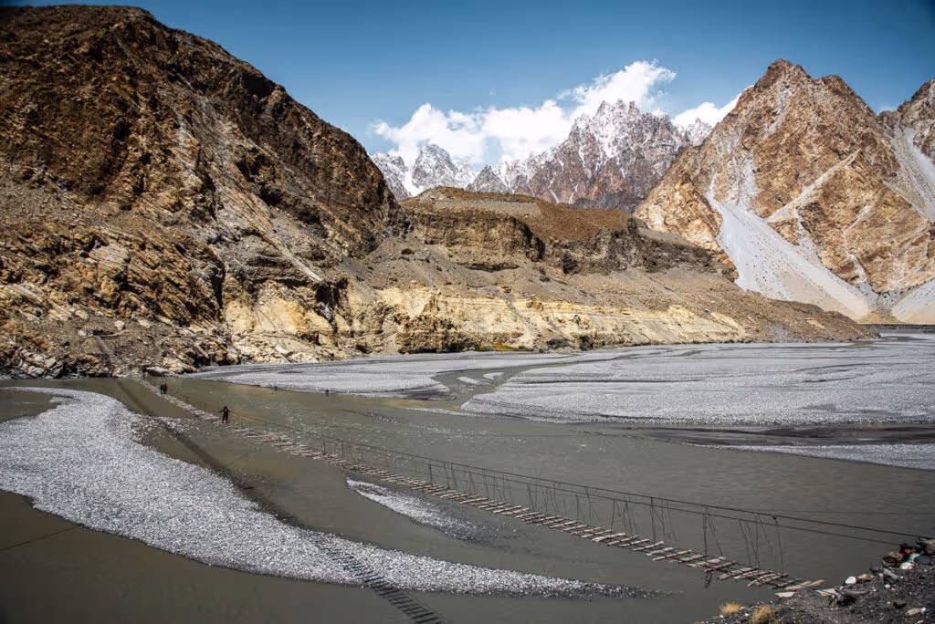 Puente colgante de Passu