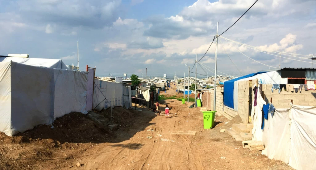 Las calles de un campo de refugiados sirio